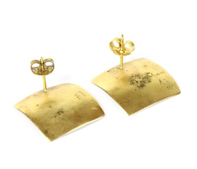 Lot 75 - A pair of gold stud earrings