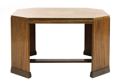 Lot 193 - An Art Deco walnut centre table