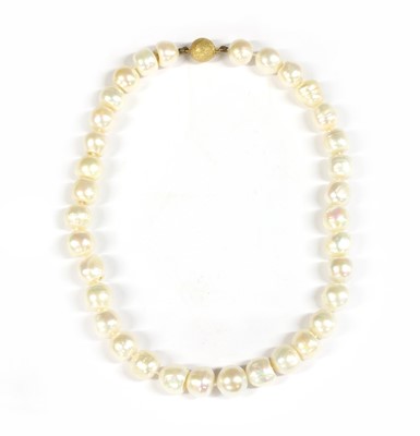 Lot 315 - A single row uniform cultured freshwater pearl necklace