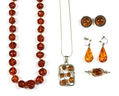 Lot 348 - A collection of clarified amber jewellery