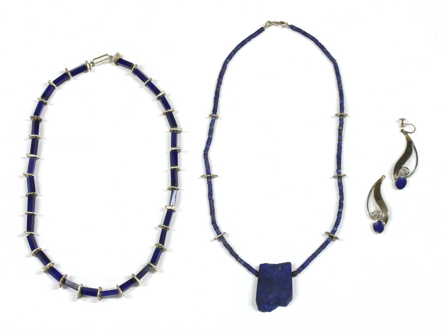 Lot 83 - A contemporary silver lapis lazuli bead necklace