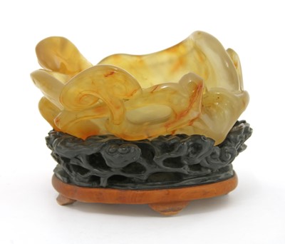 Lot 194 - A Chinese agate cup