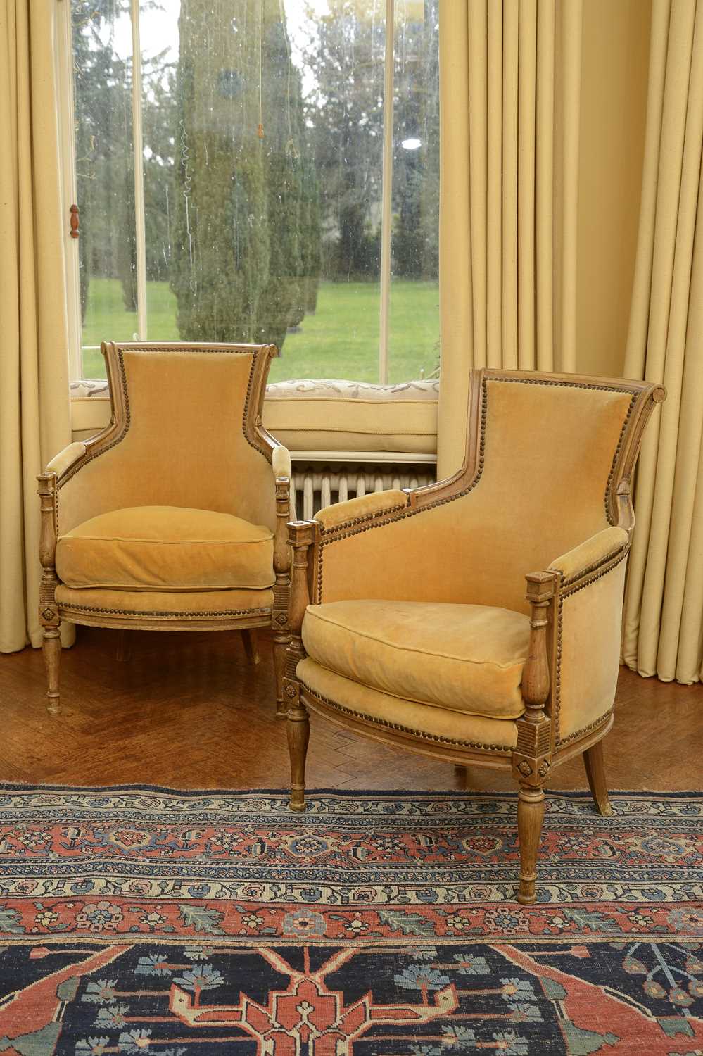 Lot 69 - A pair of fauteuil armchairs
