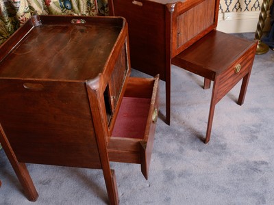 Lot 275 - A matched pair of George III mahogany tray top commodes