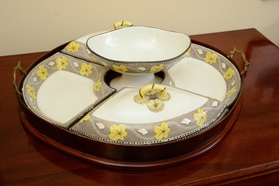 Lot 305 - A pearlware dinner set on tray