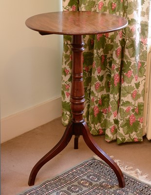 Lot 420 - A George III mahogany tilt-top occasional table