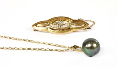 Lot 365 - A gold diamond set brooch