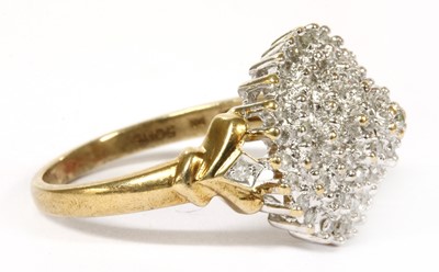 Lot 184 - A 9ct gold diamond cluster ring