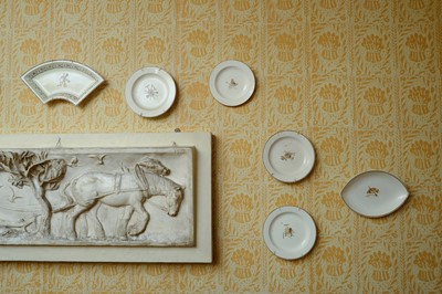 Lot 213 - A Wedgwood creamware 'Agricultural Devices' part dinner service