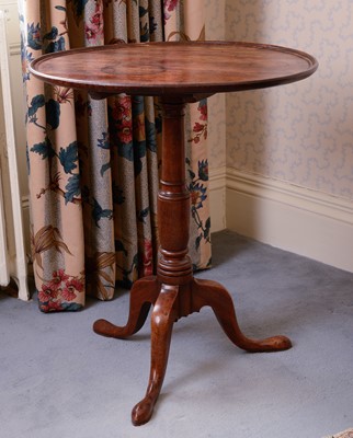 Lot 412 - A George III mahogany occasional table