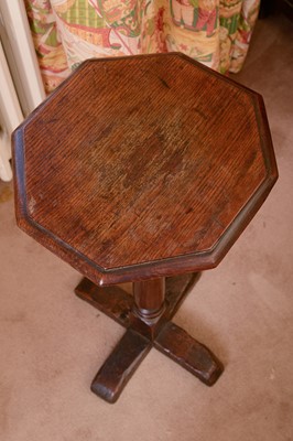 Lot 397 - An oak occasional table