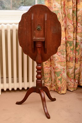 Lot 393 - A walnut occasional table