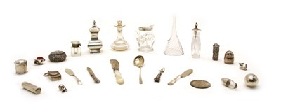 Lot 60 - A collection of silver items