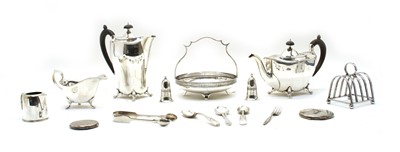 Lot 143 - A collection of silver plated items