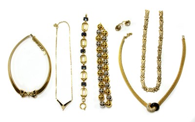 Lot 231 - A quantity of costume jewellery