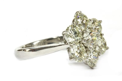 Lot 89 - An 18ct white gold diamond daisy cluster ring