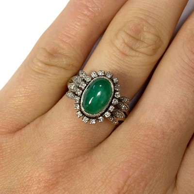 Lot 153 - A white gold emerald and diamond ring