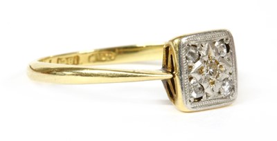 Lot 66 - A gold diamond cluster ring