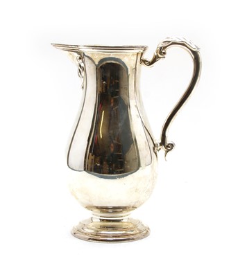 Lot 39 - An Irish George III style silver jug