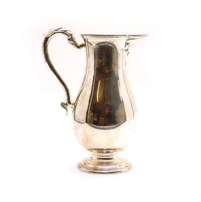 Lot 39 - An Irish George III style silver jug