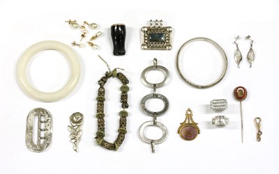 Lot 413 - A quantity of jewellery