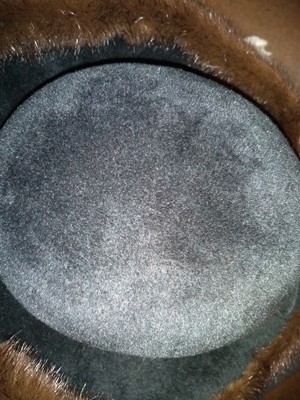 Lot 136 - A black felt and brown mink fur ladies' hat