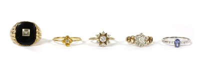 Lot 391 - Five gold rings