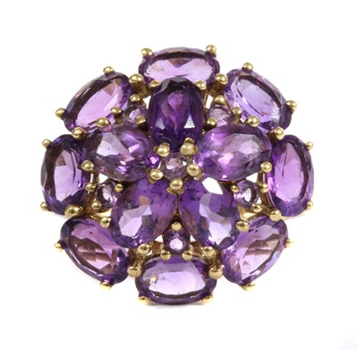 Lot 395 - A 9ct gold amethyst cluster ring