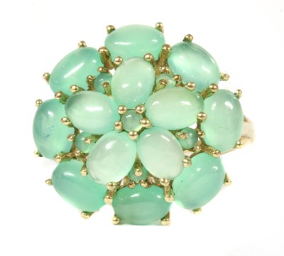 Lot 396 - A 9ct gold chrysoprase cluster ring