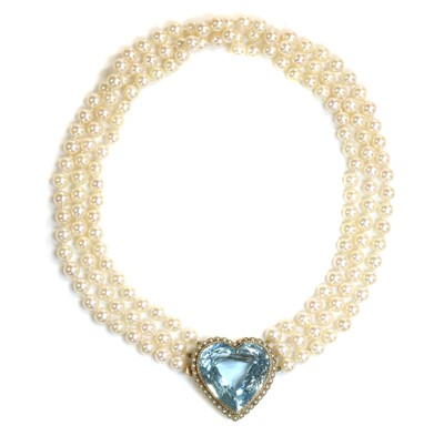 Lot 299 - A three row cultured pearl necklace