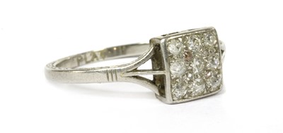 Lot 5 - An early 20th century platinum diamond cluster ring