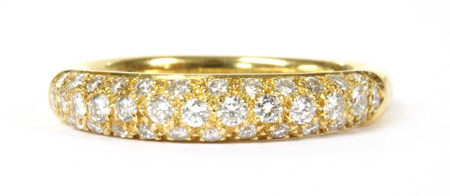 Lot 57 - An 18ct gold diamond ring