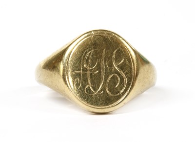 Lot 244 - A 9ct gold oval signet ring