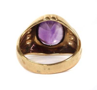 Lot 160 - A gold single stone amethyst ring