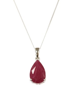 Lot 369 - A white gold single stone ruby pendant
