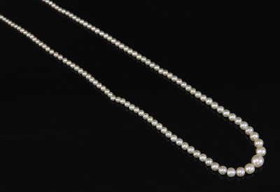 Lot 79 - A single row graduated pearl necklace