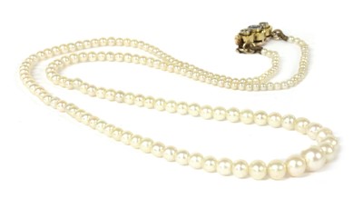 Lot 79 - A single row graduated pearl necklace