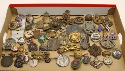Lot 66 - A box of military and other badges