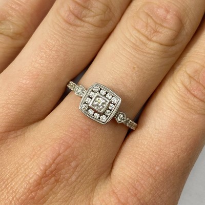Lot 166 - A white gold diamond cluster ring