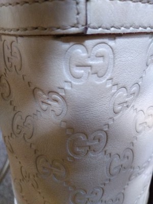 Lot 34 - A Gucci ivory leather bucket bag