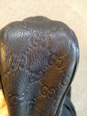 Lot 29 - A Gucci black leather crossbody messenger bag