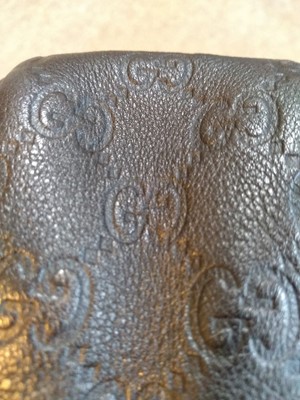 Lot 29 - A Gucci black leather crossbody messenger bag