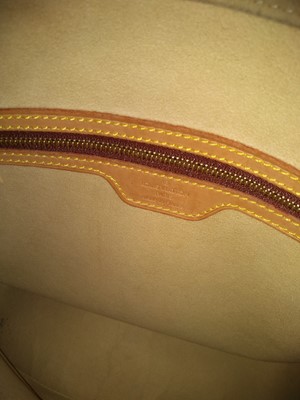Lot 16 - A Louis Vuitton monogrammed canvas 'Looping' shoulder bag