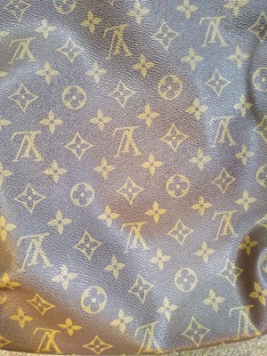 Lot 11 - A Louis Vuitton monogrammed canvas 'Musette' shoulder bag