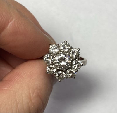 Lot 91 - A white gold diamond cluster ring