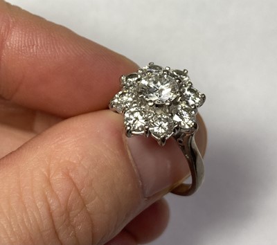 Lot 91 - A white gold diamond cluster ring