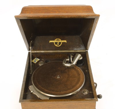 Lot 238 - A Columbia Grafonola oak cased tabletop gramophone