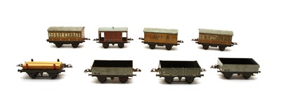 Lot 146 - Seven Hornby 'O' gauge wagons