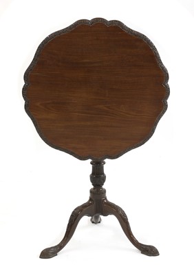 Lot 976 - A Chippendale-style mahogany tilt-top tea table