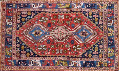 Lot 365 - A Shiraz rug